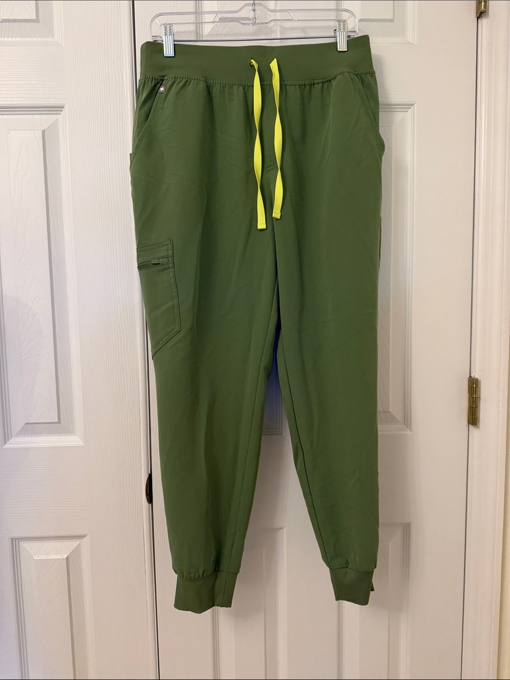 NWT Figs Zamora High Waisted Sage Green Scrub Pants Joggers - Picture 2 of 12
